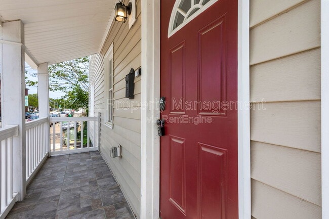 Building Photo - 819 Kinney St