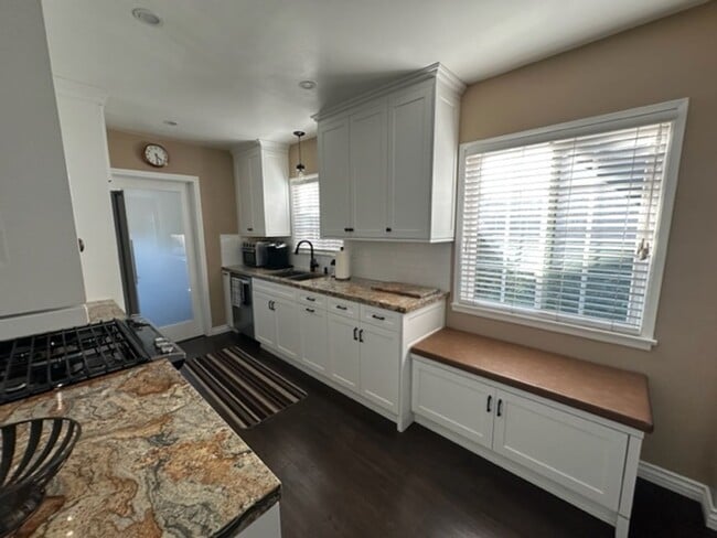 Building Photo - Lakewood living