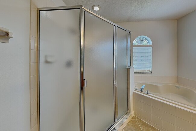 Building Photo - 9525 Southern Garden Cir