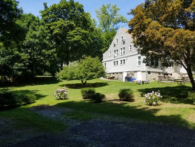 Building Photo - 229 N State Rd