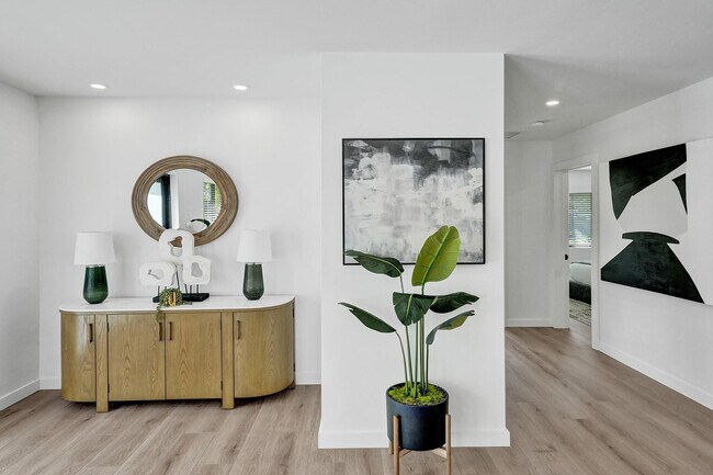 Building Photo - 5501 NE 18th Terrace