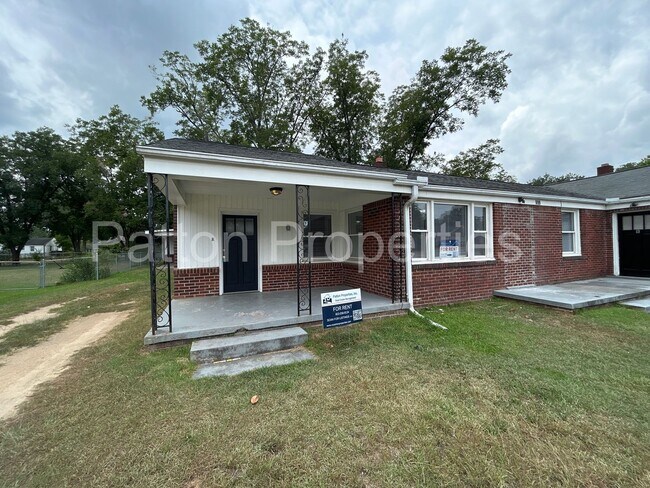 Building Photo - 999 Seminole Dr