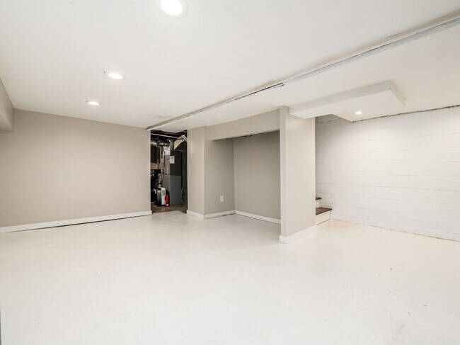 Building Photo - 111 E Selby Blvd