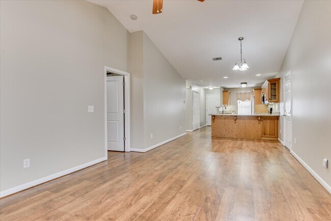 Building Photo - 136 Haley Dr