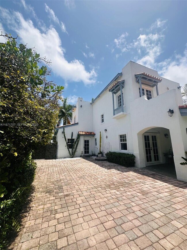 Building Photo - 375 Plymouth Rd