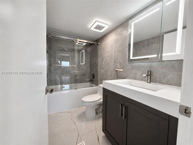 Building Photo - 290 174th St