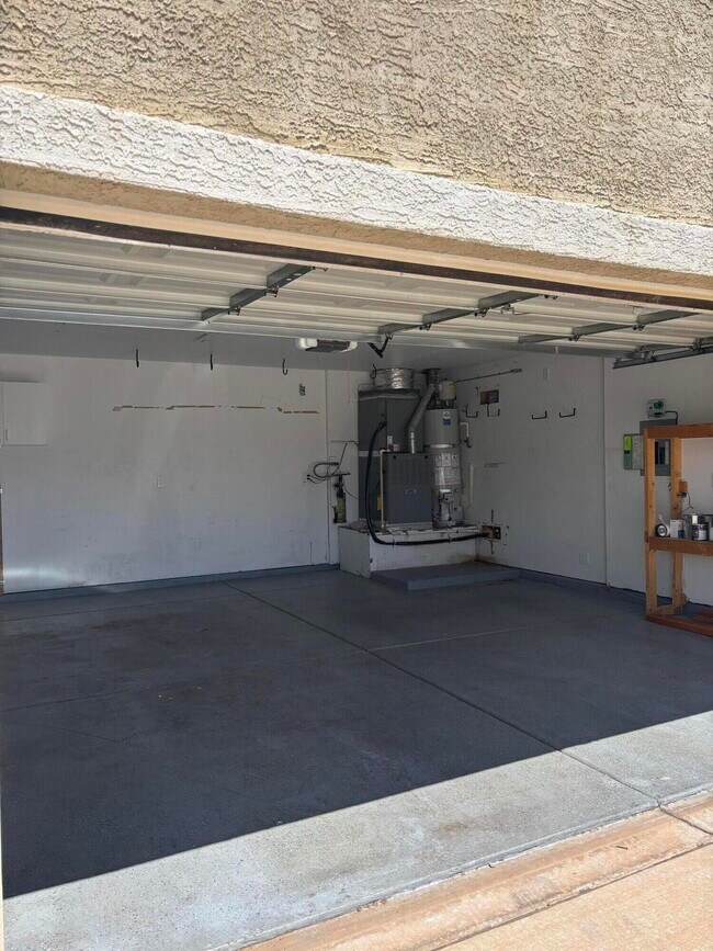 Building Photo - 7123 Husky Dr NE