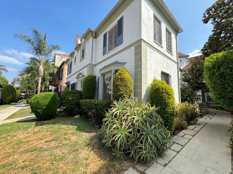 Building Photo - 422 S Detroit St