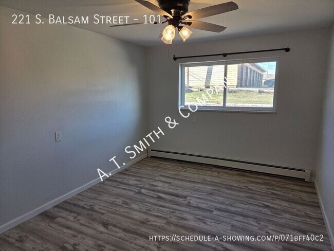 Building Photo - 221 S Balsam St