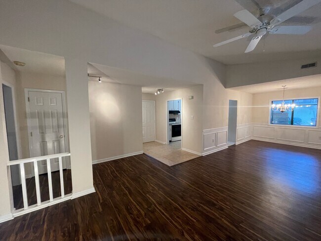 Building Photo - 2304 Oldenburg Dr