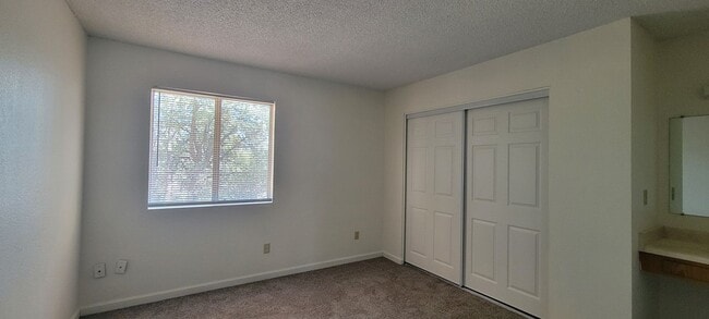 Building Photo - 1631 Bramble Pl