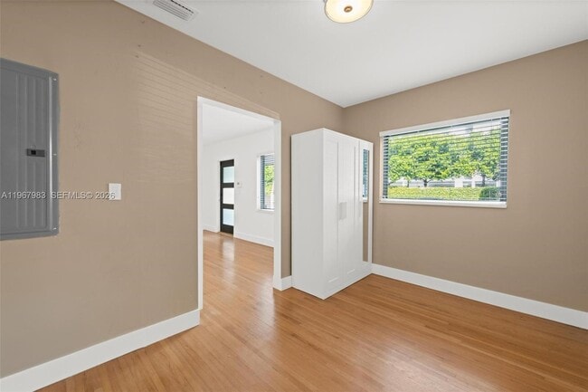 Building Photo - 710 NE 62nd St