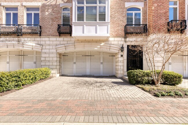 Building Photo - 903 Valencia Ct