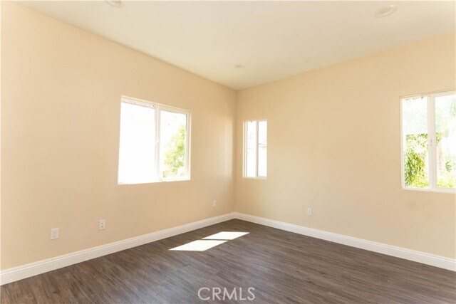 Building Photo - 9246 Cedros Ave