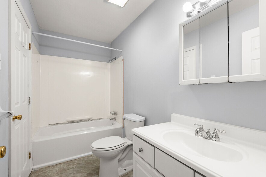 Building Photo - 1705 Walnut Ridge Est