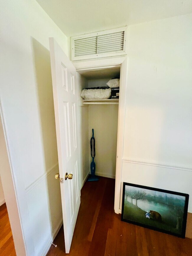 Building Photo - 5303 W Franklin St