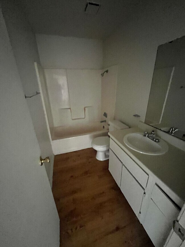Building Photo - Cedarhill Apartments