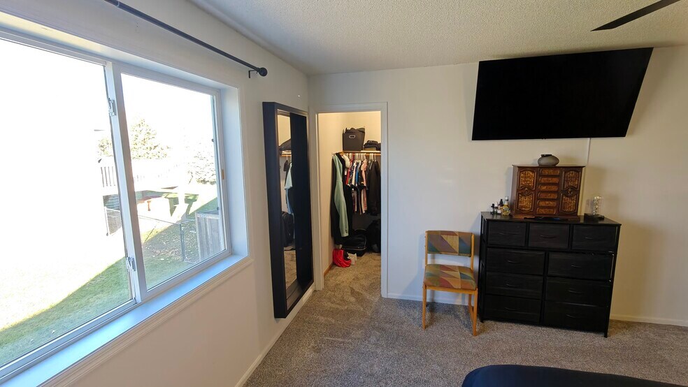 Building Photo - 1943 Parkway Ave