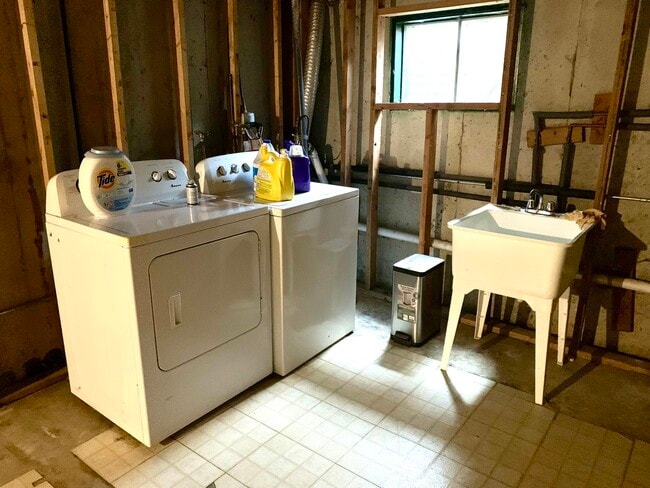 Building Photo - 9S174 Nantucket Dr