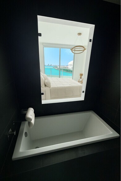 Building Photo - 900 Biscayne Blvd