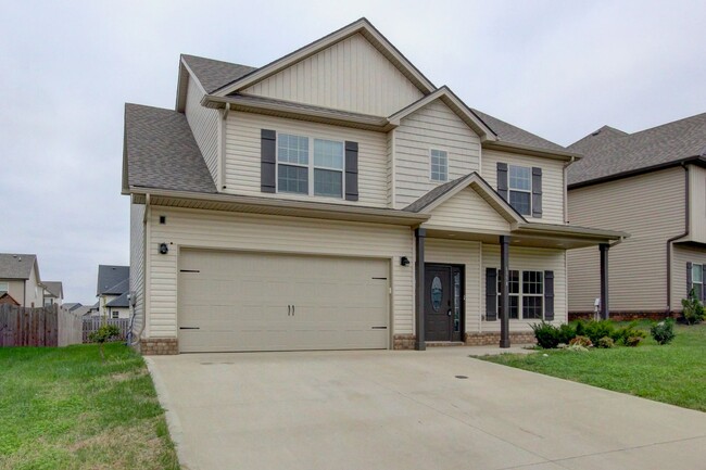 Building Photo - Spacious 4 bed 2.5 bath Clean with Fresh P...