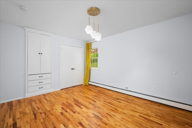 Building Photo - Heathcote Hill neighborhood 3 Bedroom 2 Ba...