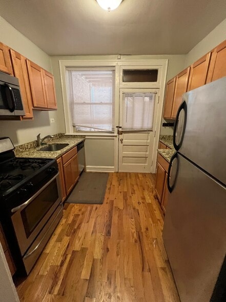 Building Photo - 5042 N Wolcott Ave