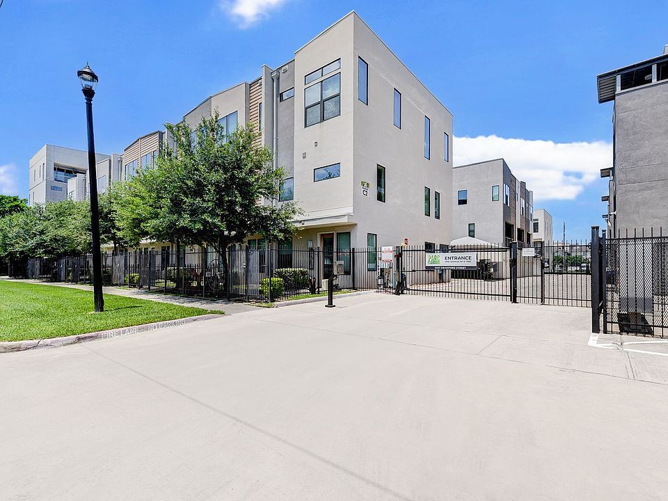 Building Photo - 2401 Crawford St