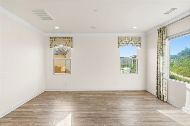 Building Photo - 1151 Summit Oak Dr