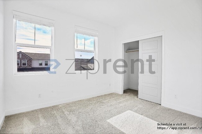 Building Photo - 823 Blue Oak Lane W