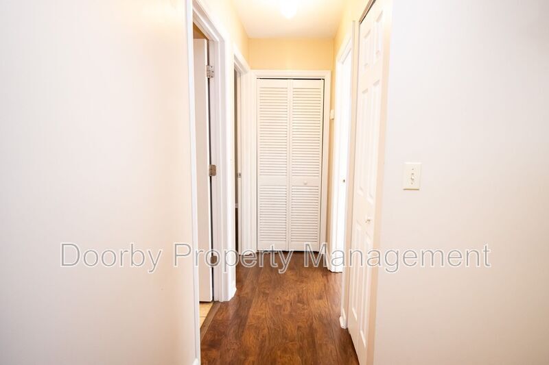 Building Photo - 303 Withrow Rd