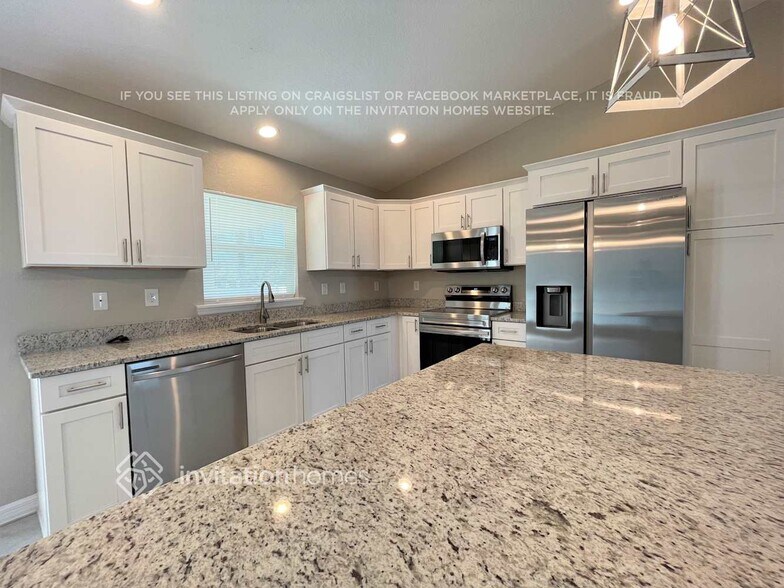 Building Photo - 7049 David Blvd