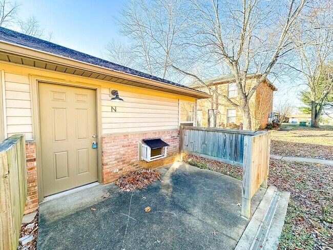 Building Photo - 100 Ballygar St