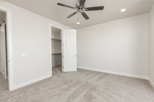 Building Photo - Pet Friendly! - Charming 3 Bedroom Townhome