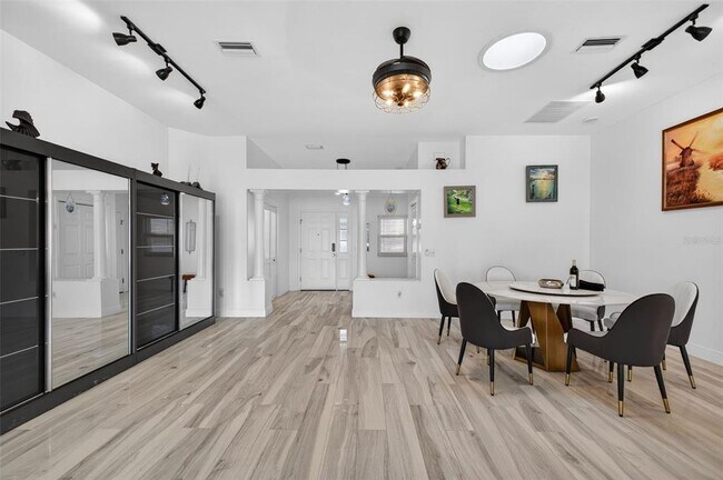 Building Photo - 411 Del Mar Dr