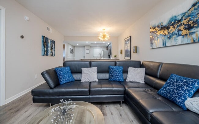 Building Photo - 502 Windsong Cir