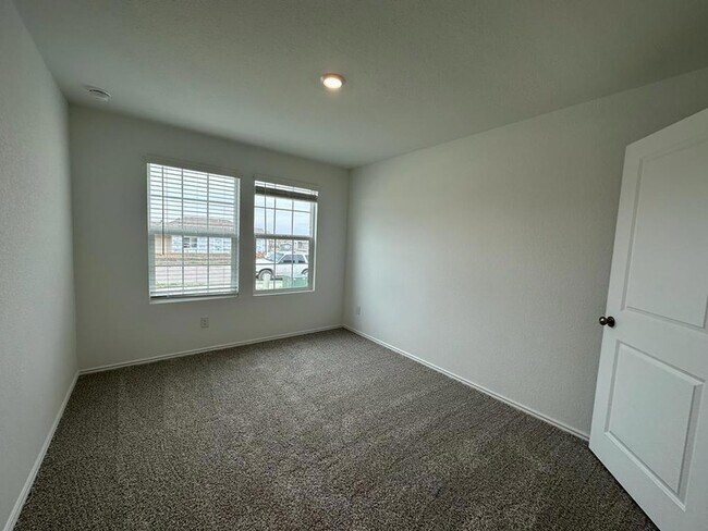 Building Photo - 365 Sonterra Dr