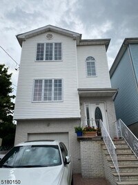 Building Photo - 111 Manor Ave