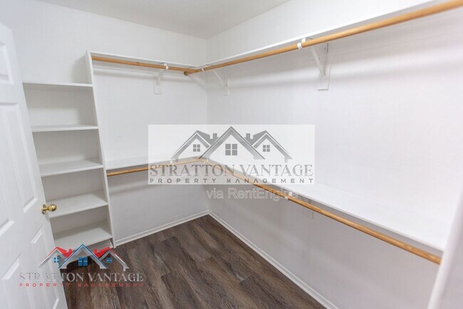 Building Photo - 11754 W Belmont Dr