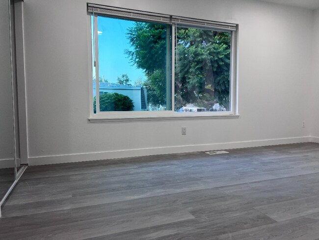 Building Photo - 10079 Sparrow Ave