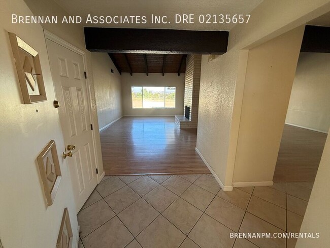 Building Photo - Stunning 3-Bed Home in Bonita with Mountai...