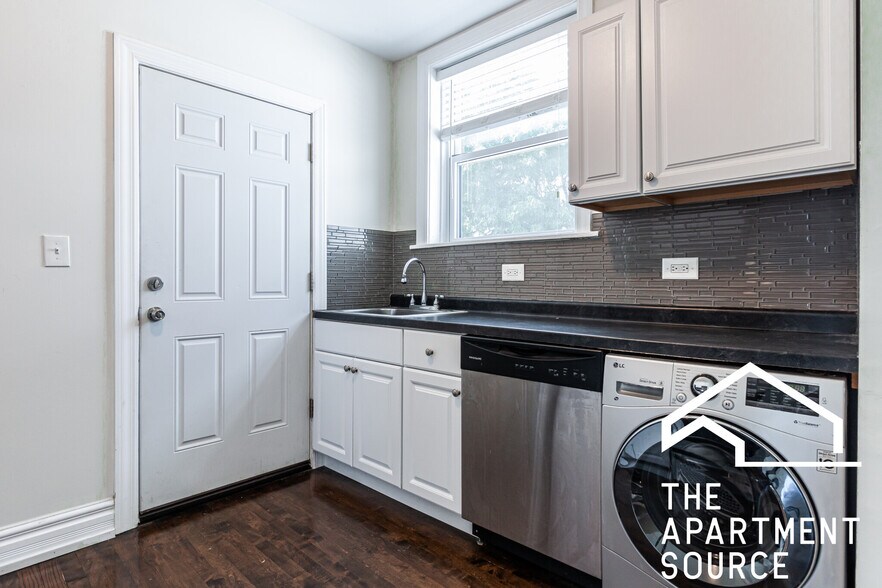 Building Photo - 2133 W Giddings St