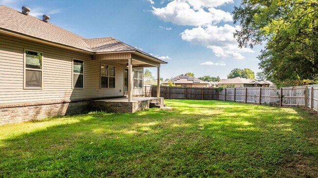 Building Photo - 18 Lilly Ann Cir