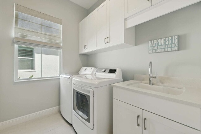 Building Photo - AZURE AT HACIENDA LAKES - 2 bedroom spacio...