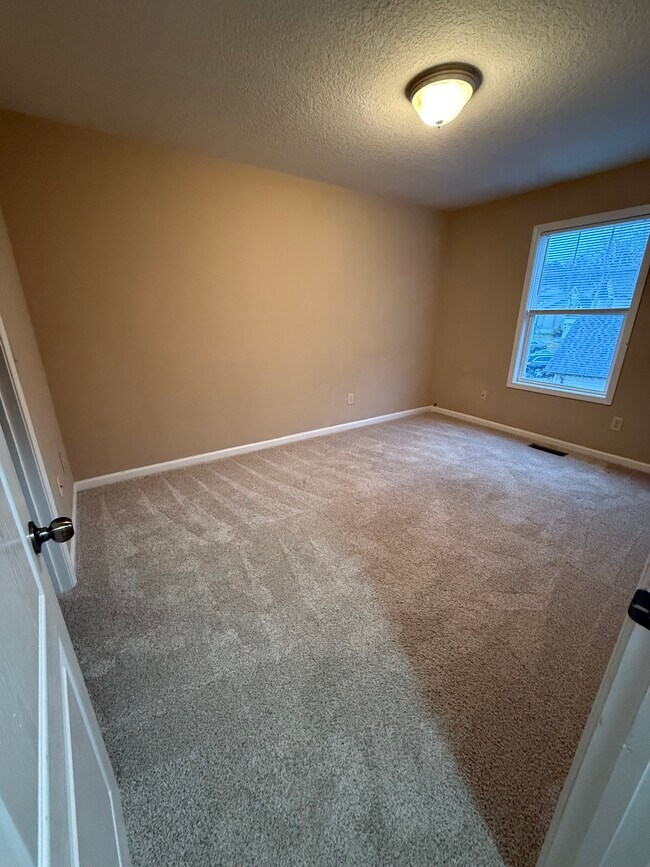 Building Photo - 9907 Thunderbolt Way