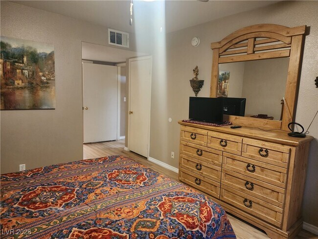 Building Photo - 5140 Mandalay Springs Dr