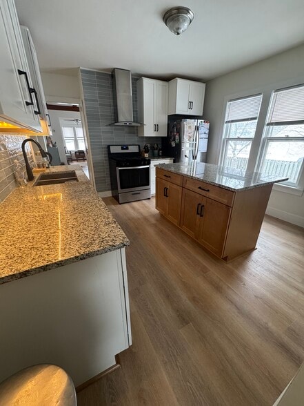 Building Photo - 6821 W Lloyd St