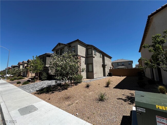 Building Photo - 10147 W Meranto Ave