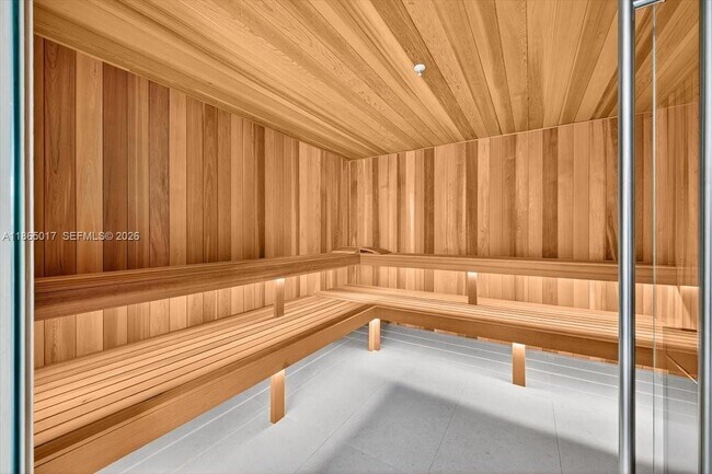 Building Photo - 700 NE 24th St