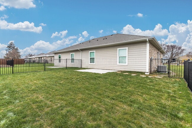 Building Photo - 2405 N Hickory St